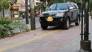Fortuner hitam ini mengambil kewenangan pejalan kaki (Source: Instagram.com/@koalisipejalankaki)
