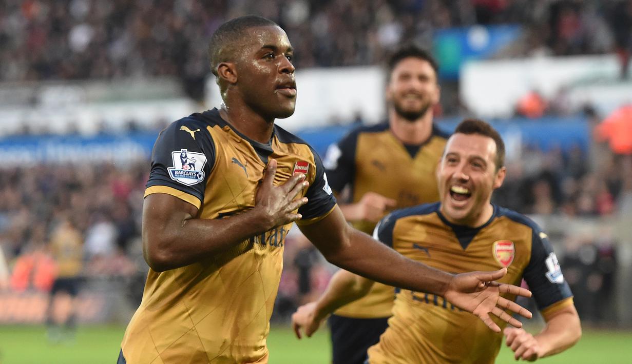 Joel Campbell merayakan gol bersama-rekan-rekannya setelah mencetak gol ke gawang Swansea City dalam lanjutan Liga Premier Inggris di Stadion Liberty, Sabtu (31/10/2015). (Action Images via Reuters/Alan Walter)