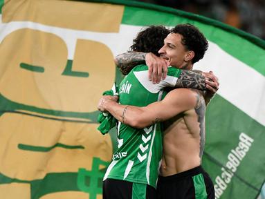 Real Betis sukses mengamankan satu tempat di Liga Champions musim depan setelah mengalahkan Elche dengan skor 2-1 di Estadio de La Cartuja pada Rabu (13/5/2026) dini hari WIB. (AFP/Cristina Quicler)