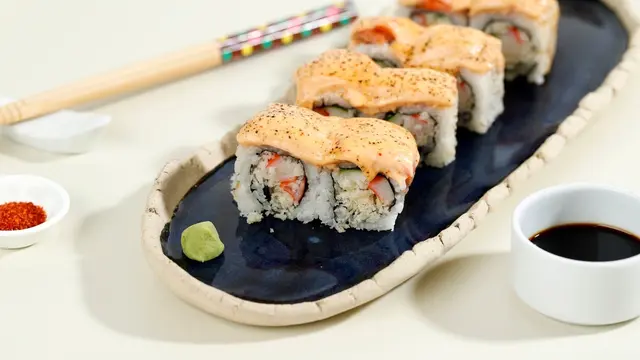 Salmon Mentai Roll