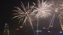 Kembang api perayaan tahun api (REUTERS/Tyrone Siu)