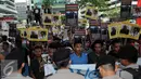 Komisi Pemberantasan Korupsi (KPK) didesak untuk mengusut adanya dugaan korupsi yang dilakukan oleh oknum pejabat di Pemerintah Kabupaten Buru (Pulau Buru), Ambon, Jakarta, Jumat (26/8). (Liputan6.com/Helmi Afandi)