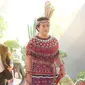 Ketua DPR RI Puan Maharani tampil mengenakan baju adat dari Dayak, Kalimantan. Dengan motif Ruit Besai dengan pengerjaan 3,5 bulan. [@puanmaharaniri]