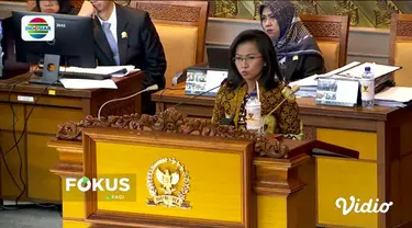 Mendengar keputusan sidang paripurana, Baiq Nuril yang hadir langsung sujud syukur.