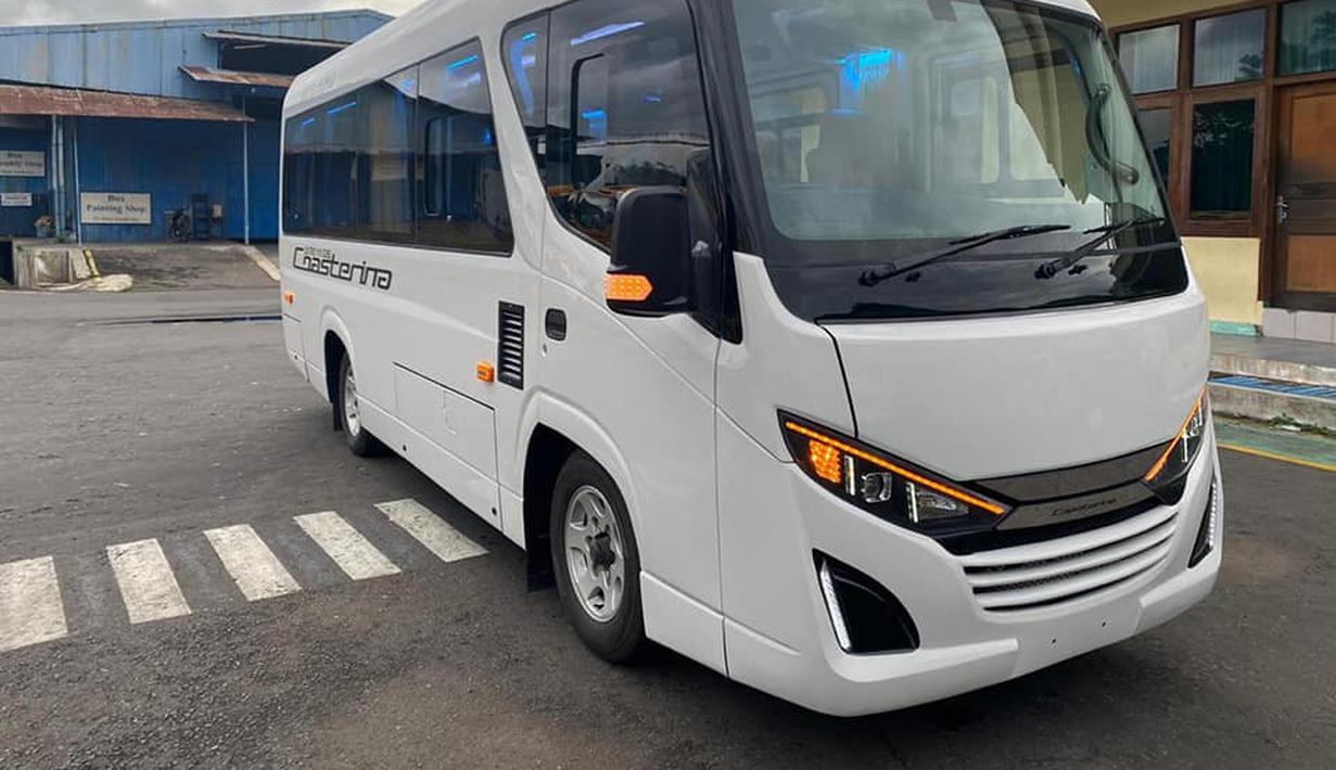 New Armada Coasterina menjadi mini bus yang sangat cocok untuk kebutuhan wisata dan travel. (Source: Facebook/Karoseri Bus Ambulance EMC)