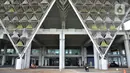 Warga berkunjung ke Bandara Internasional Jawa Barat (BIJB) Kertajati, Kabupaten Majalengka, Jawa Barat, Minggu (30/1/2022). Sepinya aktivitas penerbangan di Bandara Kertajati dimanfaatkan warga sebagai tempat wisata alternatif menghabiskan waktu bersama keluarga. (merdeka.com/Iqbal S. Nugroho)