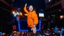 Kepopularitasannya sebagai DJ membuat pemain film 'Hantu Jeruk Purut' ini laris manis mendapat tawaran manggung di berbagai kota di Indonesia.Sukses terus untuk Sheila Marcia ya!(Liputan6.com/IG/@itssheilamj)