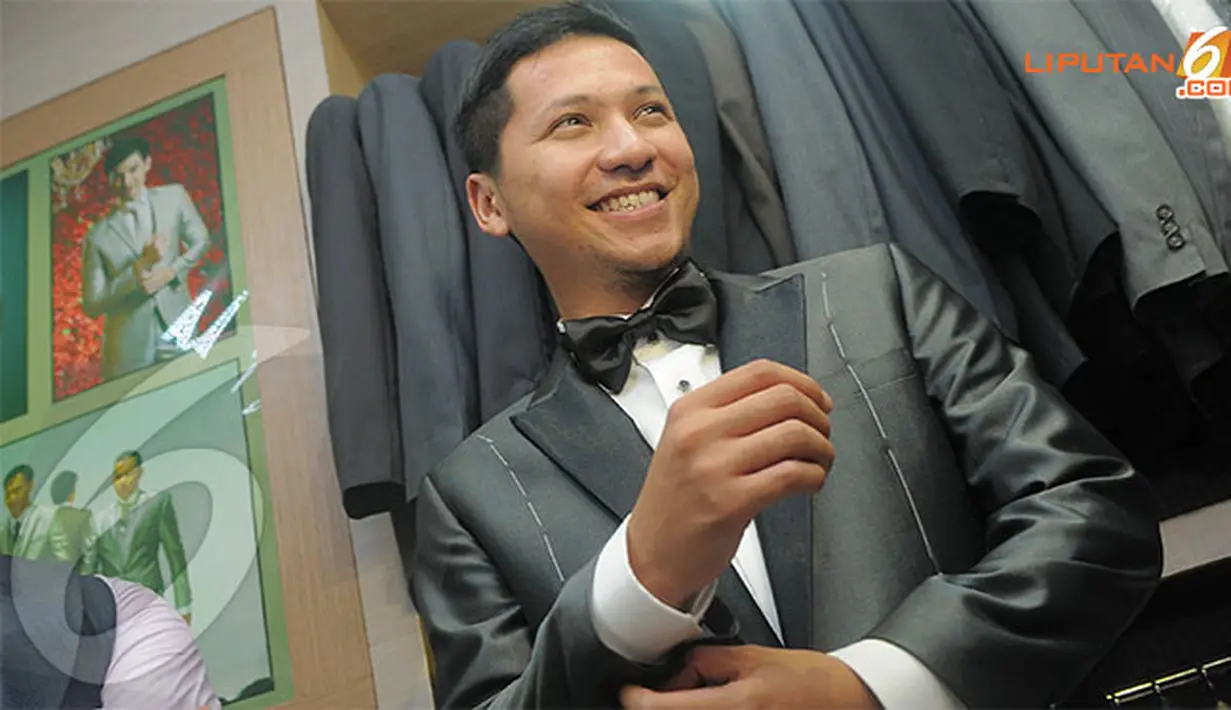 Sayangnya, kedatangan Gading ke salah satu desainer di kawasan Pondok Indah itu tanpa ditemani oleh kekasihnya, Gisel.(Liputan6.com/ Herman Zakharia)