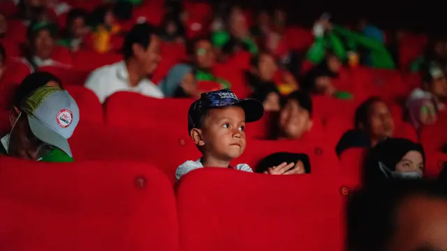 Suasana nonton bareng di salah satu bioskop di Palembang, Sumatra Selatan. (Foto: Dok. Tim Grab Indonesia)