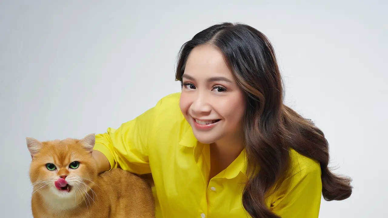 Nagita Slavina dan kucing kesayangan (Istimewa)