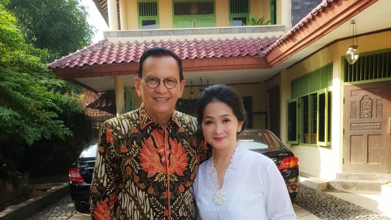 34 Tahun Bersama, Ini 6 Momen Romantis Roy Marten dan Anna Maria