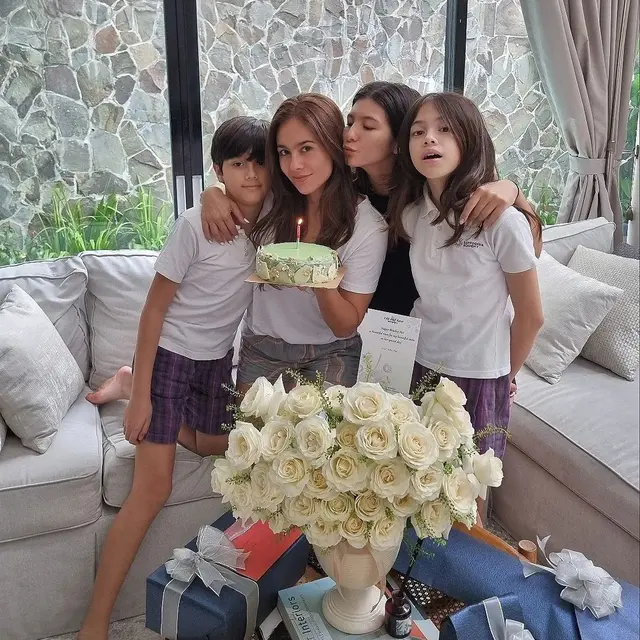 Dapat Kejutan dari Anak, Ini 6 Momen Ulang Tahun Wulan Guritno Ke 41