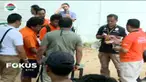 Polda Metro Jaya menggelar rekonstruksi kasus peluru nyasar yang menembus sejumlah ruang kerja anggota DPR RI, Jumat siang.