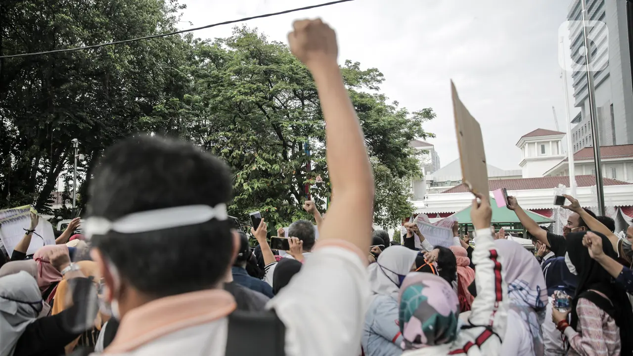 Demo Orang Tua Murid di Balai Kota Jakarta