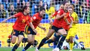 Para pemain Spanyol merayakan gol yang dicetak Jennifer Hermoso ke gawang Afrika Selatan pada laga Piala Dunia Wanita 2019 di Stadion Oceane, Le Havre, Sabtu (8/6). (AFP/Damien Meyer)
