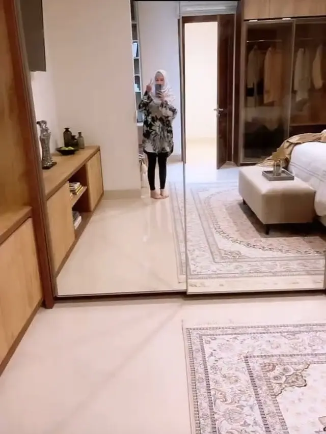 Kamar Cut Meyriska dan Roger Danuarta