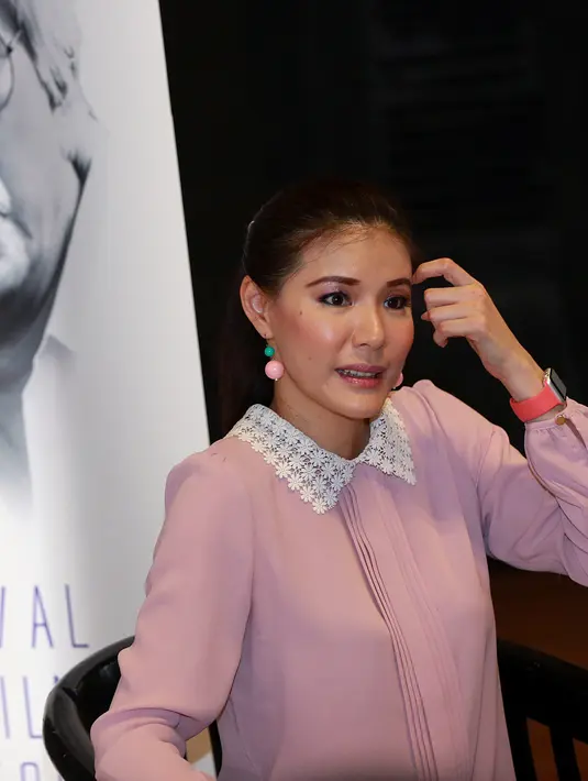 Olga Lydia mengatakan jika ia percaya orang yang punya karya bagus pasti punya prinsip hidup yang bagus pula. “Saya pikir orang ini pasti istimewa," tandas Olga Lydia. (Deki Prayoga/Bintang.com)