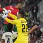 Pemain Timnas Maroko, Youssef En-Nesyri (atas) melepaskan sundulan yang berbuah gol ke gawang Timnas Portugal dalam laga babak perempatfinal Piala Dunia 2022 di Al Thumama Stadium, Doha, Qatar, Sabtu (10/12/2022) malam WIB. (AP/Martin Meissner)