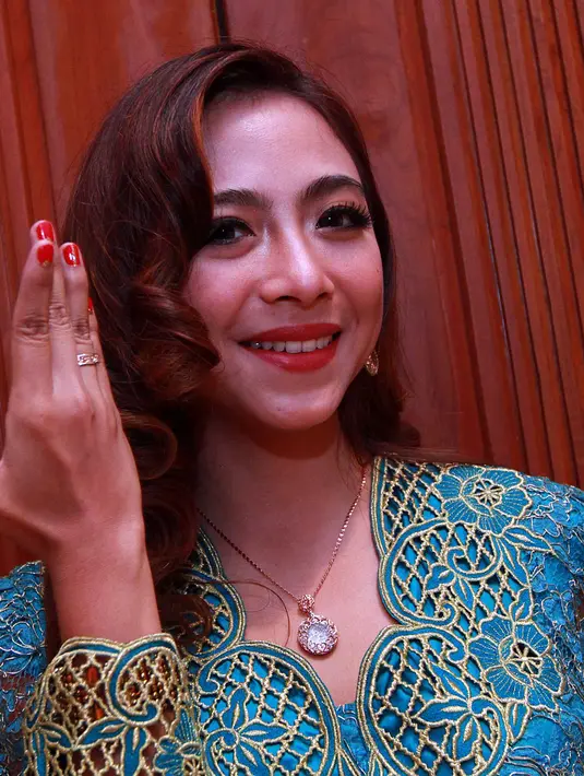 Nadia Vega menikah dengan Sultan Yaar Jorik Dozy di Bali pada 8 Juni 2015 lalu, mereka memutuskan untuk menunda momongan. (Deki Prayoga/Bintang.com)