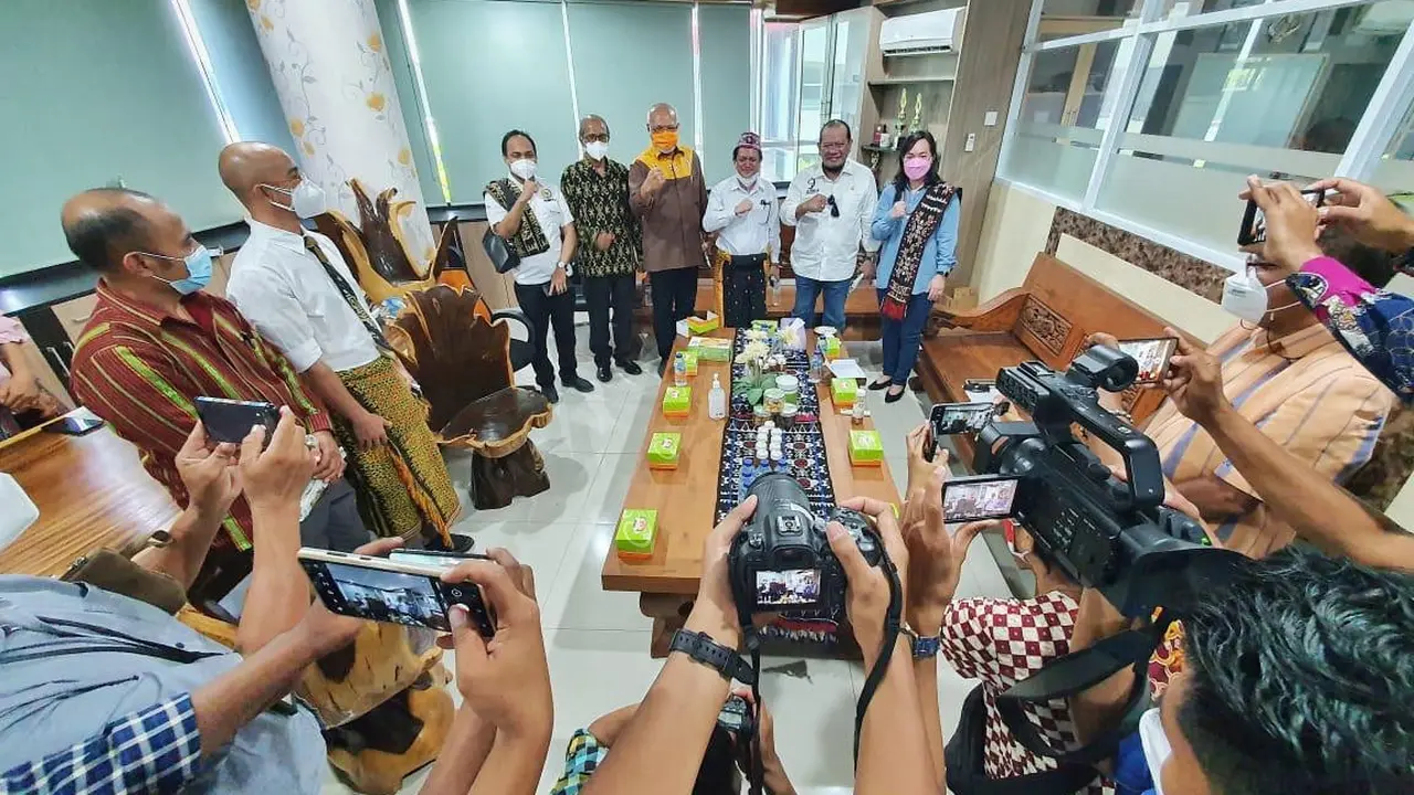 Ketua DPD RI Berharap Wartawan Tingkatkan Kompetensi dan Terdepan Lawan Hoax