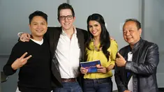 Pendiri sekaligus CEO Path, Dave Morin, saat berfoto bersama tim redaksi Liputan6.com di SCTV Tower, Jakarta, Jumat (5/12/2014). (Liputan6.com/Gautama Adianto)