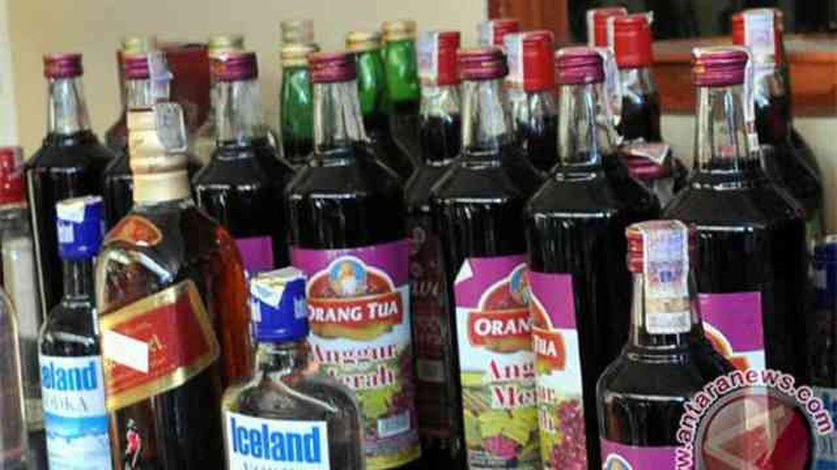 Toko Miras di Depok Digerebek, 744 Botol Disita