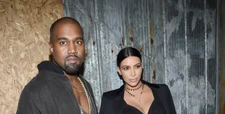 Kim Kardashian dan Kanye West kini tak tinggal lagi dikediaman Kris Jenner. (AFP/Bintang.com)
