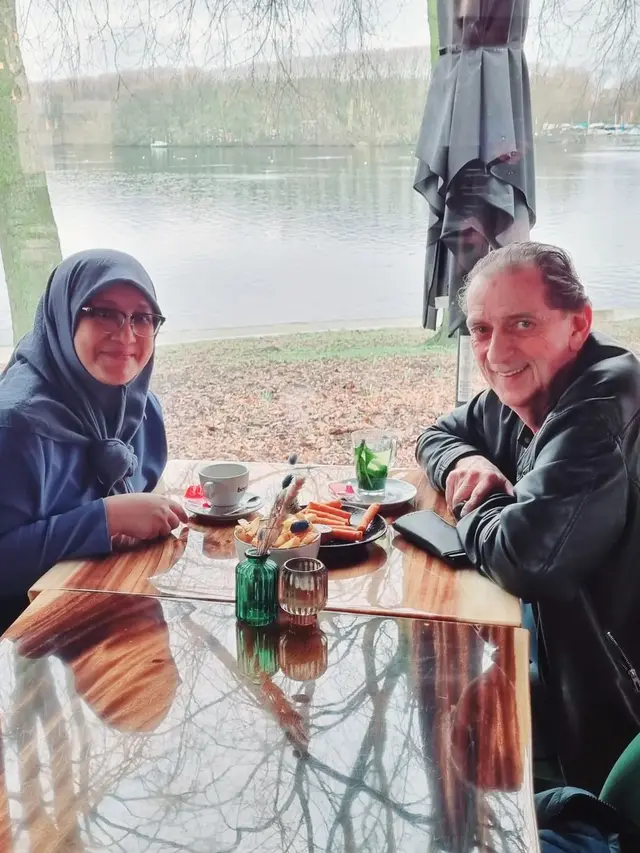 7 Potret Fenny Bauty yang Buka Resto Nasi Padang di Belanda, Habis Dalam 2 Jam