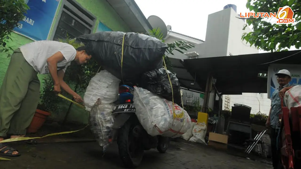 bank-sampah-140221c.jpg
