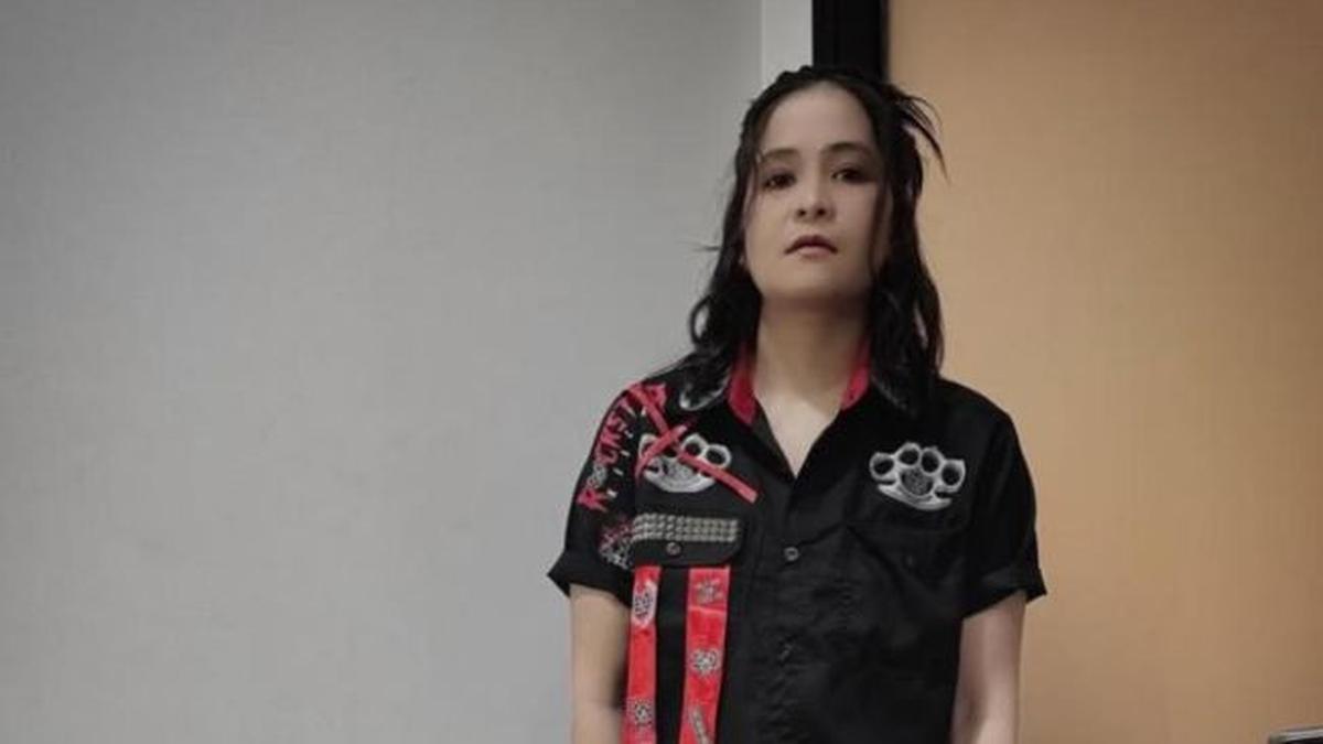 Tetap Rocker dan Makin Energik di Usia Hampir 40 Tahun, ini 5 Potret Terbaru Mita The Virgin