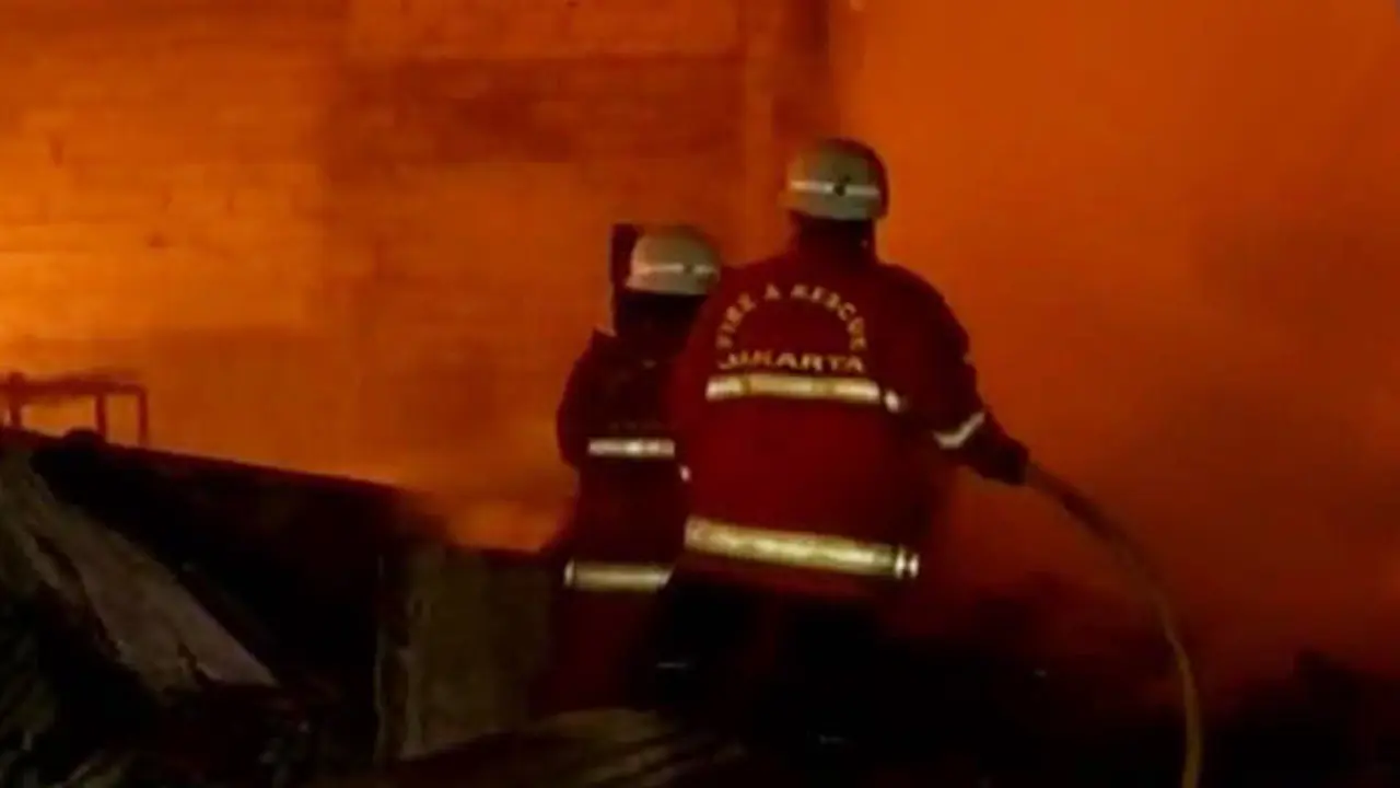 Ratusan Rumah di Simprug Terbakar