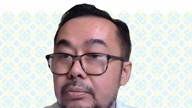 Plt Direktur Jenderal Penanggulangan Penyakit Kemenkes, dokter Andi Saguni tengan SE Kewaspadaan Campak dalam konferensi pers daring Senin, 30 Maret 2026.