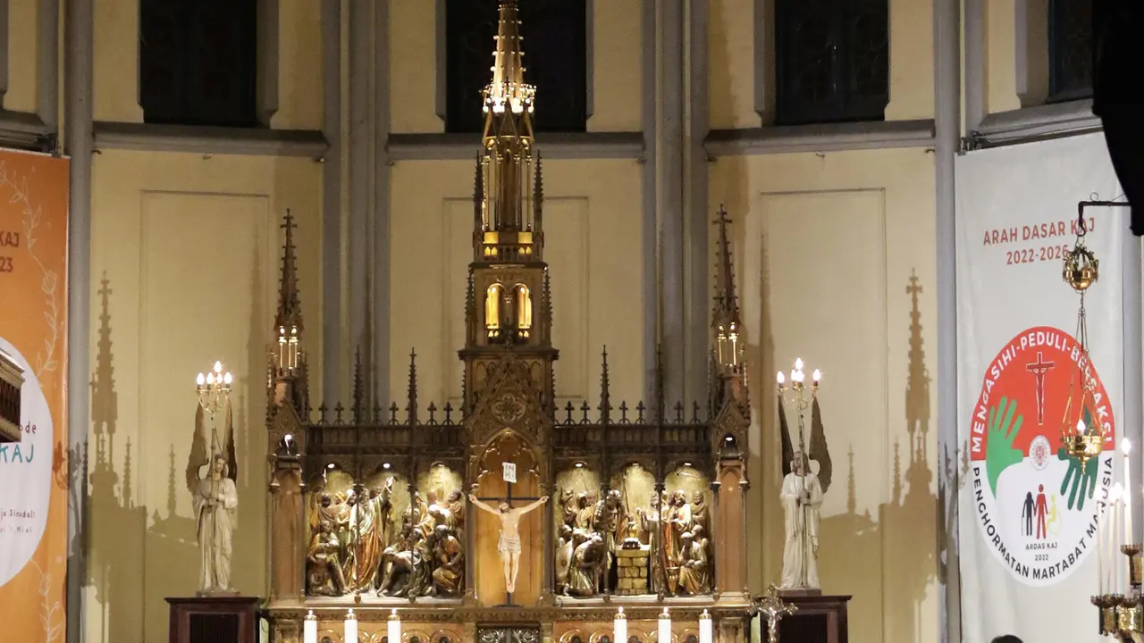 Khidmat Misa Malam Natal 2022 di Gereja Katedral Jakarta