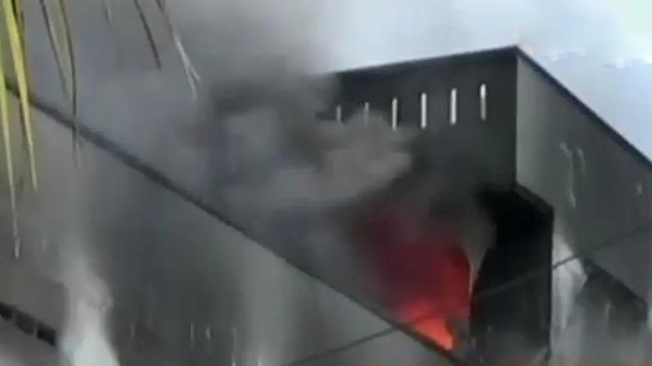 Gudang Plastik Terbakar 