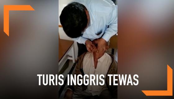 VIDEO: Aksi Pria Cabut Tujuh Gigi Pasien Pakai Tang