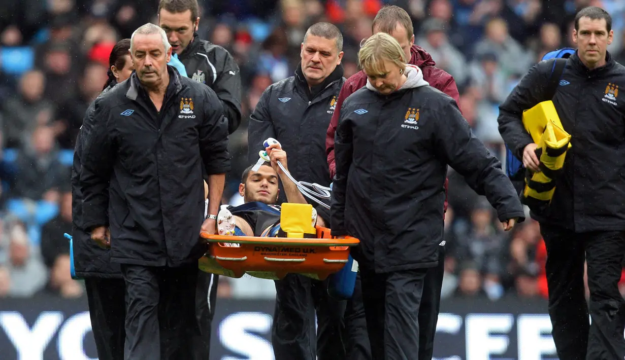 6. Hatem Ben Arfa (Newcastle) - Cedera patah tulang kaki ganda saat melawan Manchester City yang membuatnya harus absen delapan bulan. (AFP/Stringer)