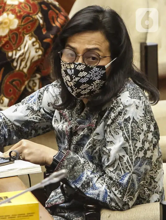 Menteri Keuangan Sri Mulyani saat rapat kerja dengan Komisi XI DPR di Kompleks Parlemen, Senayan, Jakarta, Senin (24/8/2020). Sri Mulyani memastikan pencairan bantuan Rp 600 ribu bagi para pekerja yang memiliki gaji di bawah Rp 5 juta akan dimulai pekan ini. (Liputan6.com/Johan Tallo)