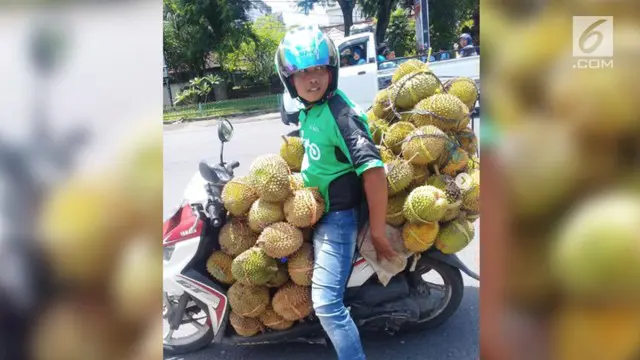 Lantaran sepi penumpang, seorang ojek online menerima orderan mengantar 90 buah durian.