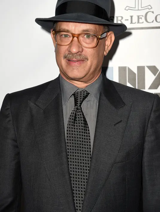 Tom Hanks gemar mengoleksi mesin ketik, hal ini menjadi unik ketika zaman telah berkembang dan telah muncul teknologi computer. Aktor ini tak hanya mengumpulkan mesin ketik namun juga menggunakannya untuk menulis surat. (AFP/Bintang.com)