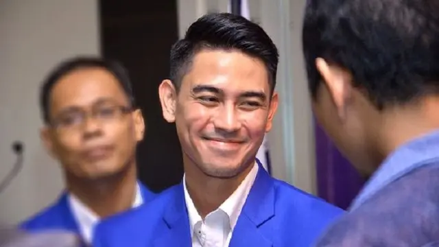 Zumi Laza adik Zumi Zola