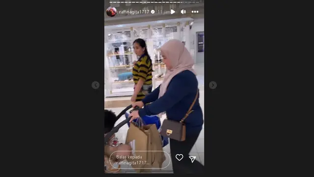 Raffi Ahmad dan keluarga pergi ke Qatar untuk nonton Piala Dunia 2022 (Foto: Instagram raffinagita1717)