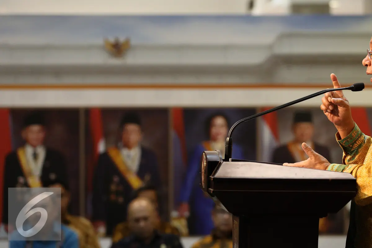 Menteri Koordinator Bidang Perekonomian Darmin Nasution memastikan masih ada paket kebijakan ekonomi yang akan kembali dikeluarkan pemerintah. 