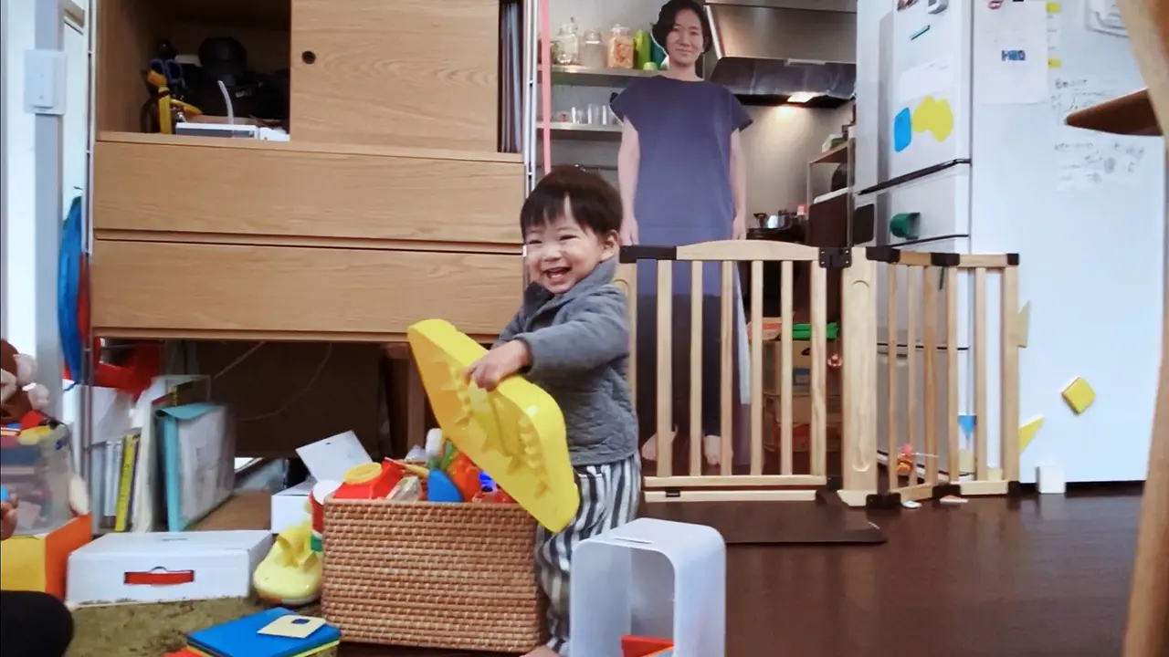 Ayah Ini Punya Cara Unik Cegah Anak Menangis saat Tak Ada Ibunya