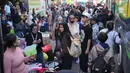 Untuk tujuan perjalanan masih didominasi wilayah Sumatera yang menjadi salah satu rute favorit pemudik yang berangkat dari Terminal Kalideres, Jakarta. Tampak dalam foto, para calon penumpang menunggu bus yang akan mengangkut mereka menuju kampung halaman menjelang libur Idul Fitri 1447 Hijriah sekaligus menandai berakhirnya bulan suci puasa Ramadan, di terminal Terminal Kalideres, Jakarta, Rabu 18 Maret 2026. (AP Photo/Dita Alangkara)