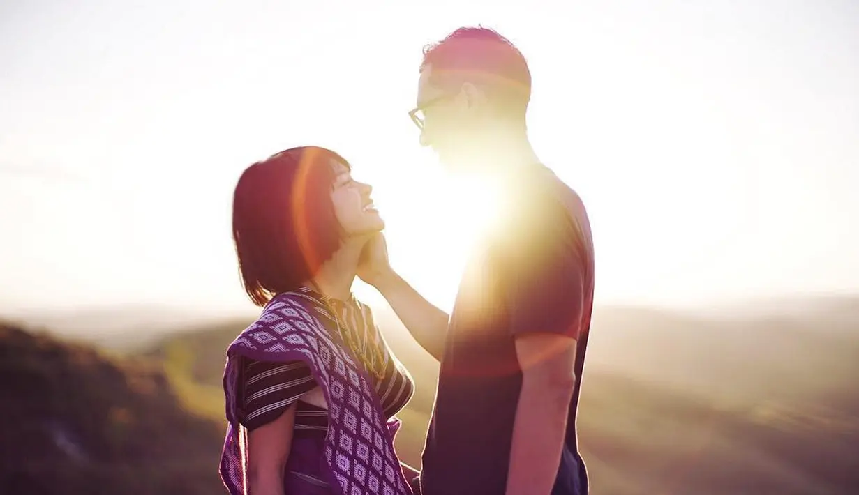 Andien adalah salah satu artis Indonesia yang gemar traveling dan mengumpulkan kain tradisional Indonesia. (foto: instagram.com/andienaisyah)