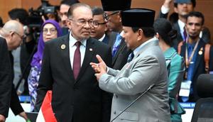Presiden Prabowo Subianto bersama Perdana Menteri (PM) Malaysia, Anwar Ibrahim di KTT ke-47 ASEAN. (Foto: Biro Pers Sekretariat Presiden).