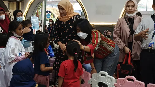 Menteri Pemberdayaan Perempuan dan Perlindungan Anak (PPPA), Bintang Puspayoga mengunjungi Stasiun Pasar Senen, Jakarta pada Minggu (16/3/2023).