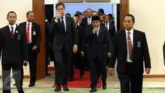 Ketua DPR RI Ade Komarudin (kanan) menerima kunjungan kerja PM Belanda Mark Rutte di Kompleks Parlemen, Jakarta Rabu (23/11). Kunjungan itu untuk mengadakan pertemuan bilateral guna membahas sejumlah agenda kerja sama RI-Belanda (Liputan6.com/Johan Tallo)