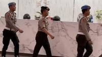 Bripka Rohmad, sopir mobil rantis Brimob yang melindas pengemudi ojek online (pengemudi ojol) Affan Kurniawan hingga tewas menjalani sidang kode etik. (Liputan6.com/Ady Anugrahadi)