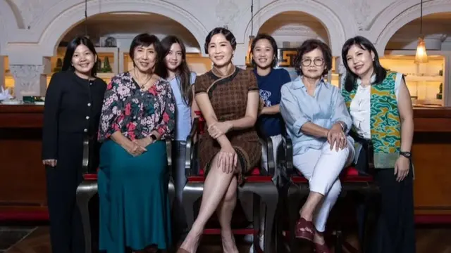 Wakil Menteri Veronica Tan Kenakan Cheongsam Batik saat Imlek. [@veronicatan_official]